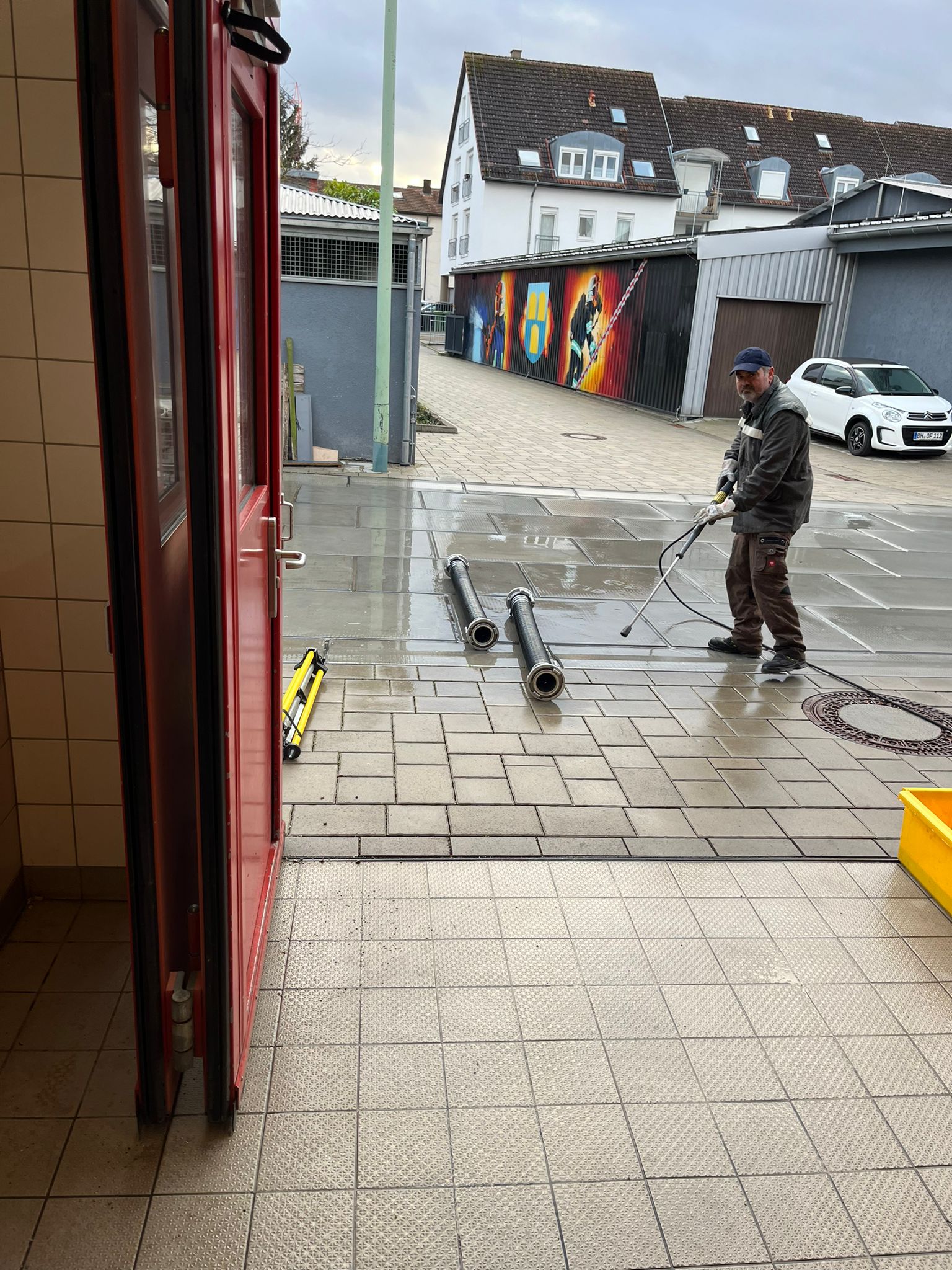Löschfahrzeugpflege: Nach dem Einsatz ist vor dem Einsatz Nach dem Einsatz: Reinigung und Pflege