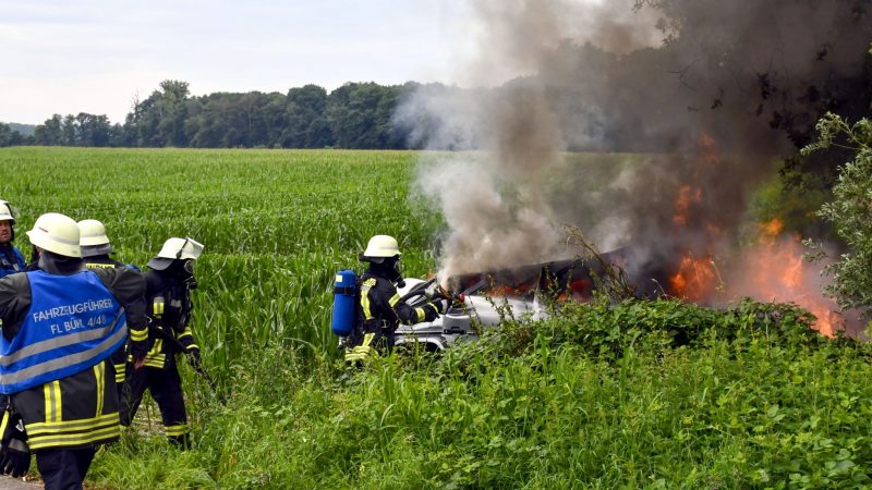Einsatz-Stichwort: H2 - Verkehrsunfall Person eingeklemmt