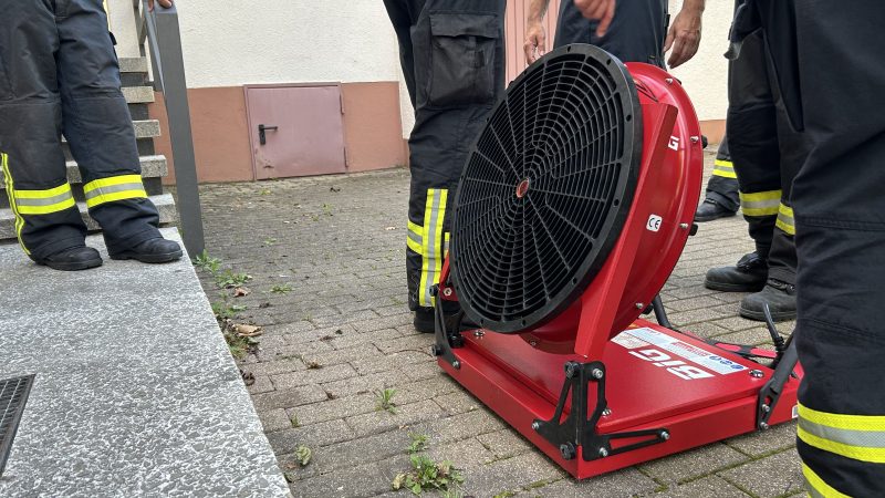 Übungsabend in Oberbruch: Effektives Entrauchen mit dem Überdruck-Lüfter